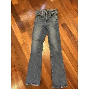 American Eagle Woman’s Next Level Flex Size 2 Light Wash